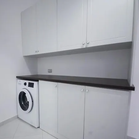 Kokoneshi Gæstehus Divjake